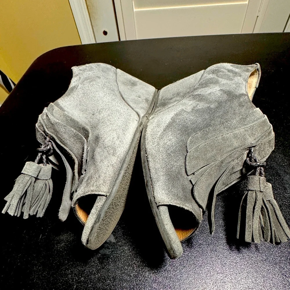 Anyi Lu gray suede sedge peep toe  bootie shoe